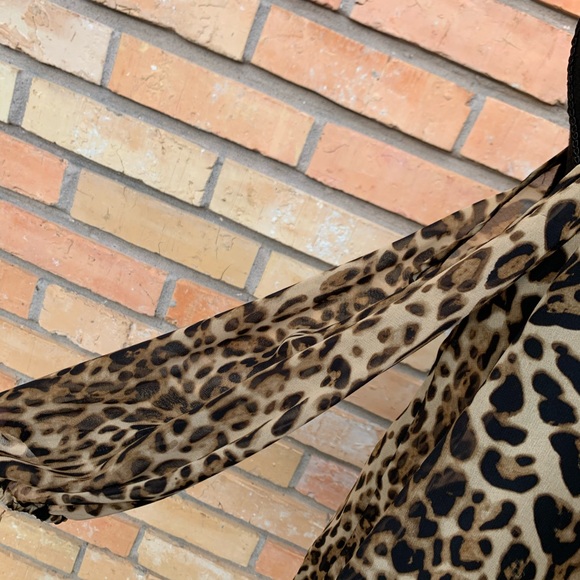 Lily White Cold shoulder Sz M - Picture 4 of 8